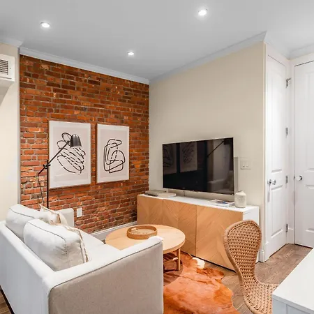 Modern Room Steps From Central Park With Shared Bathroom